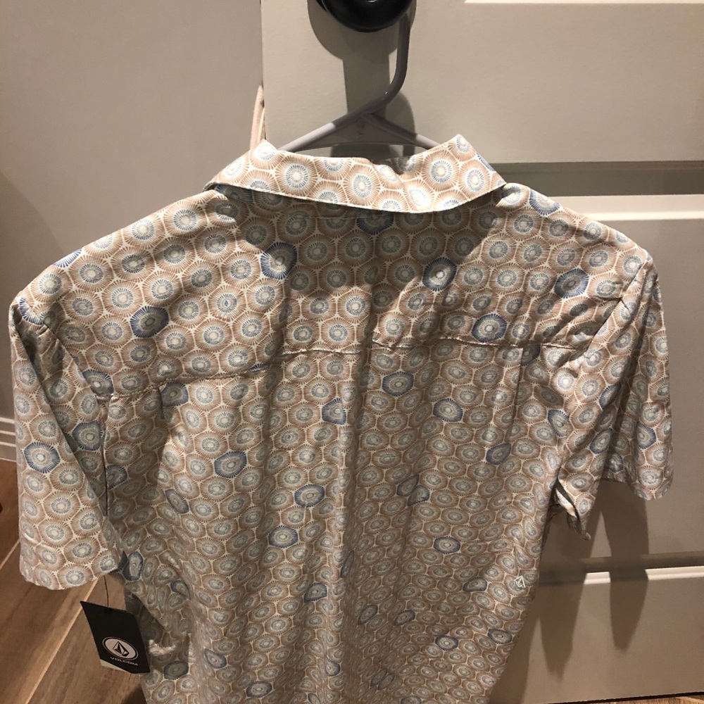 Men’s Volcom button down - Picture 4 of 6